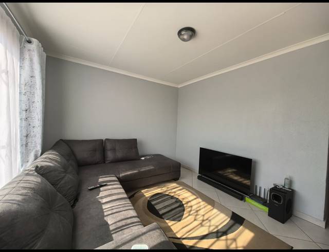 3 BEDROOM HOUSE FOR SALE IN SELCOURT